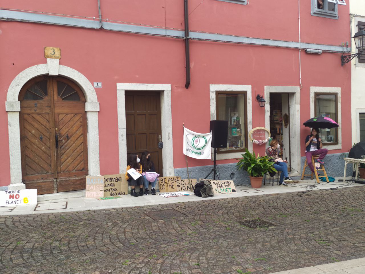 Gorizia in strada per difendere l'ambiente, i giovani attivisti bussano alla porta di Ziberna